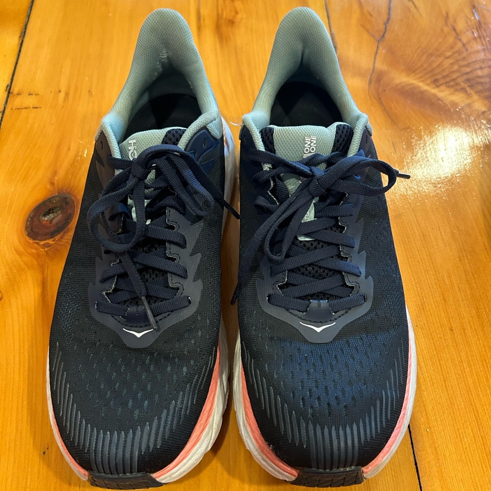 Hoka Clifton 7 - Women’s size 9.5